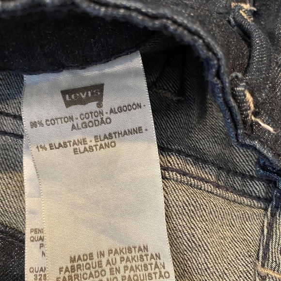 Dark Washed Denim flare bottom Levi’s 🌸 - Picture 8 of 8